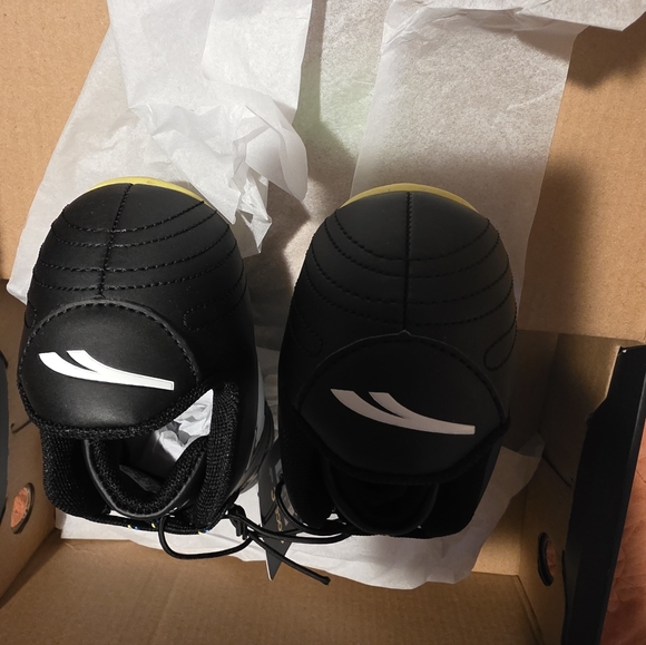 Puma Black Quilted Sneakers with Multicolor Speckled Laces - Picture 9 of 15